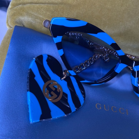 SUPER RARE Cat-Eye Blue & Black Gucci Heart Shades - Picture 9 of 13